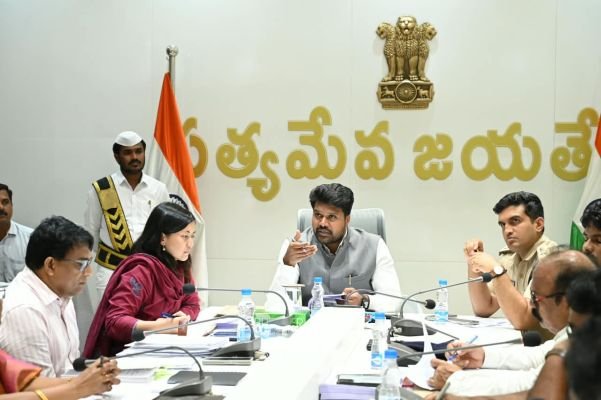 స్థానిక సంస్థల ఎన్నికల నిర్వహణకు అధికారులు సన్నద్ధం కావాలి :జిల్లా కలెక్టర్  ఆర్. మహేష్ కుమార్..