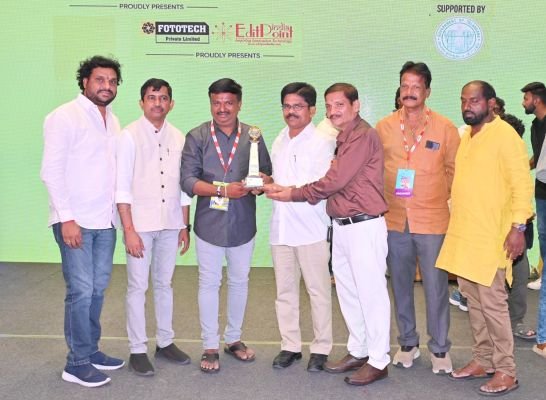 బెస్ట్ ట్రెడిషనల్ ఫోటోగ్రాఫర్ గా ప్రసాద్
