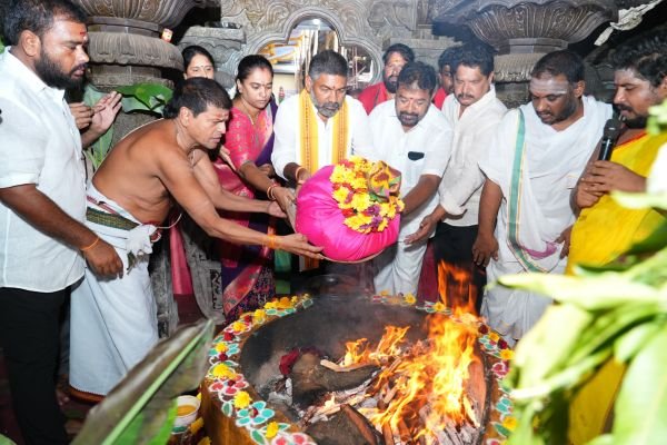శ్రీ రాజరాజేశ్వరి అమ్మవారి దేవస్థానంలో వరుణ యాగం...