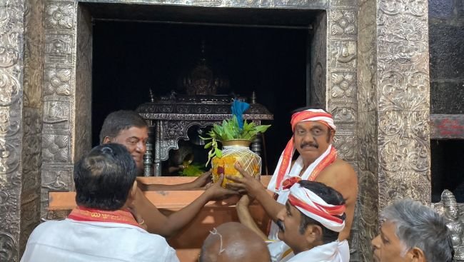 శ్రీ త్రికోటేశ్వర స్వామివారికి సహస్ర ఘటాభిషేకం