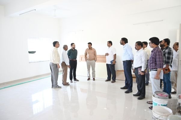 జూనియర్ కళాశాల పెండింగ్ పనులను వేగవంతం చేయాలి