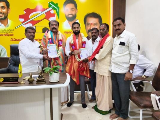 ముత్యాలమ్మ తల్లి విగ్రహ ప్రతిష్ఠకు ఎమ్మెల్యే గుమ్మనూరు జయరాం, గుమ్మనూరు ఈశ్వర్‌కు ఆహ్వానం
