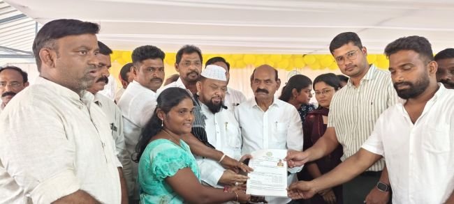 నంద్యాలలో ఘనంగా పేదలకు ఇంటి పట్టాల పంపిణీ -కూటమి ప్రభుత్వం లక్ష్యం సొంతింటి కల సాకారం-రాష్ట్ర మైనార్టీ న్యాయశాఖ మంత్రి ఫరూక్ 