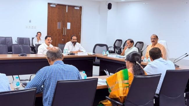 అస్సూరెన్స్ కమిటీ సమావేశంలో పాల్గొన్న ఎమ్మెల్యే అమిలినేని