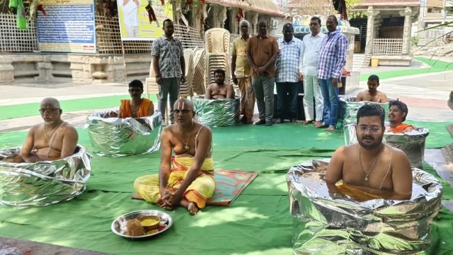 మార్కాపురం శ్రీదేవి భూదేవి సమేత శ్రీ లక్ష్మీ చెన్నకేశవ స్వామి ఆలయంలో ప్రత్యేక పూజలు.  ఆలయ ఆవరణలో ఘనంగా వరుణ జపాలు.. హోమాలు