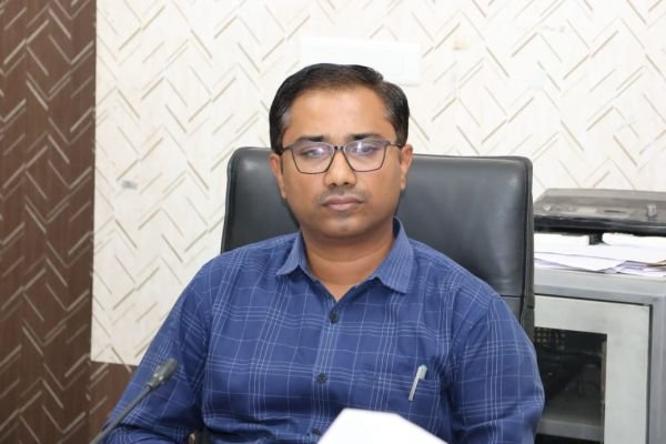 అర్హులైన పట్టభద్రులు ఓటర్ గా నమోదు  చేసుకోవాలి.. జిల్లా కలెక్టర్ దివాకర టీఎస్
