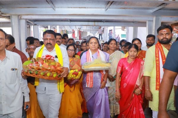 శ్రీ భీమేశ్వర స్వామిని దర్శించుకున్న మాజీ ఎంపీ, ఎమ్మెల్సీ కల్వకుంట్ల కవిత