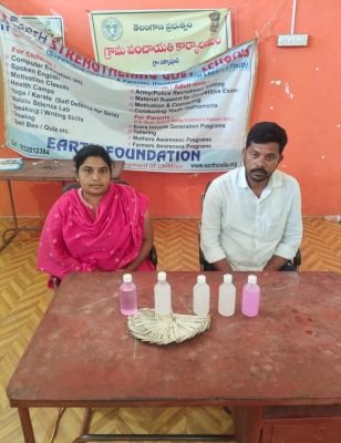 లంచం తీసుకుంటుండగా పంచాయతీ కార్యదర్శి, కారోబార్ పట్టివేత