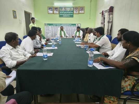 మార్కెట్ కమిటీ పాలకవర్గ సమావేశం.. పాల్గొన్న ఎమ్మెల్యే కోరం కనకయ్య