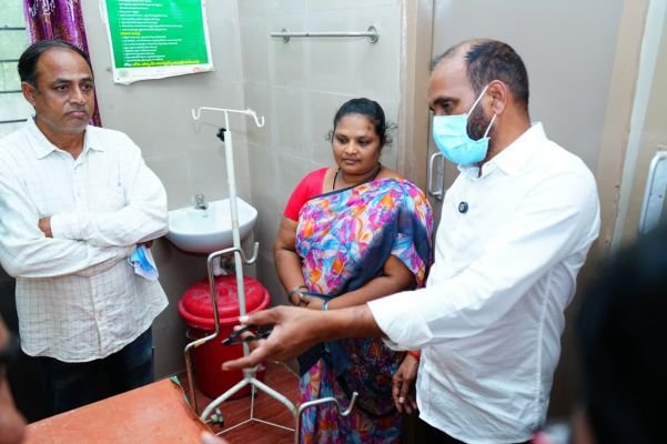 నర్రవాడ పీహెచ్‌సీలో ఎమ్మెల్యే కాకర్ల సురేష్ ఆకస్మిక తనిఖీ..!
