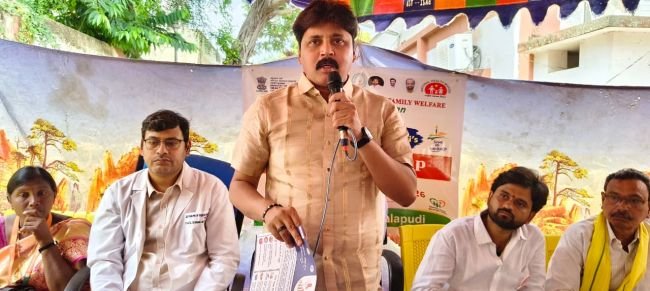 భారత ప్రధాని ప్రధాని నరేంద్ర మోడీ గారి జన్మదినోత్సవమును పురస్కరించుకొని *సేవా సంకల్ప అభియాన్* కార్యక్రమంలో భాగంగా చింతలపూడి ప్రభుత్వ ఏరియా హాస్పిటల్ లో ఉచిత మెడికల్ క్యాంప్ ను ఎమ్మెల్యే రోషన్ కుమార్ ప్రారంభించారు