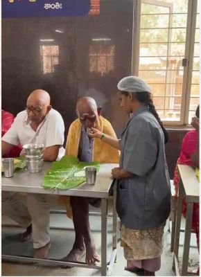 శభాష్ గాయత్రీ  దివ్యాంగ భక్తుడి ఆకలి తీర్చిన ద్వారకాతిరుమల ఆలయ మహిళా సిబ్బందికి సీఎం ప్రశంస  మీ సహృదయానికి అభినందనలు అంటూ ఎక్స్‌లో సీఎం పోస్ట్