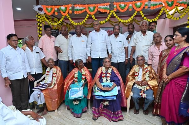 సీనియర్ సిటిజన్స్ సమాజ సంక్షేమం కోసం కృషి చేయాలి    రాష్ట్ర అధ్యక్షులు కుకునూరి రామచంద్రరావు