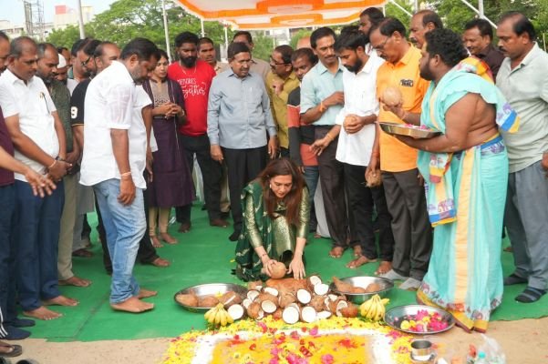 వర్షాలు విస్తారంగా కురవాలి-వరుణ యాగంలో మంత్రి నారాయణ .