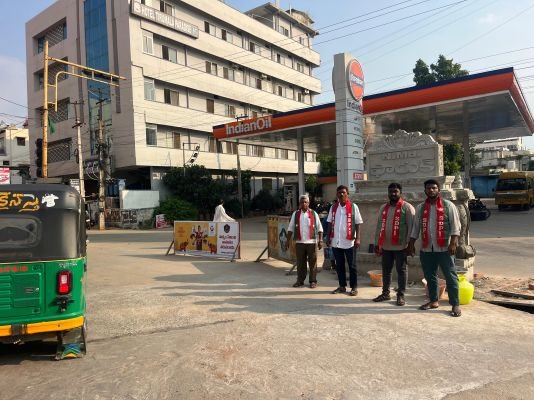 రోడ్డు మధ్యలో శిలాఫలకం దిమ్మ నిర్మాణం సరికాదు- ఎస్డీపీఐ