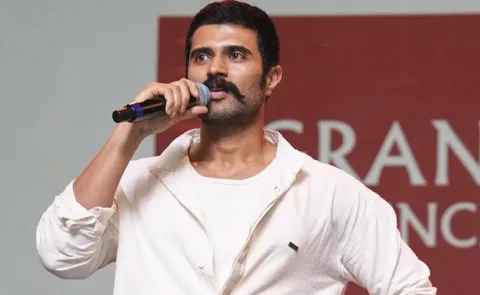 అప్పు చేసి మరీ ఐఫోన్లు కొనకండి.. విజయ్ దేవరకొండ ఆసక్తికర వ్యాఖ్యలు వైరల్!