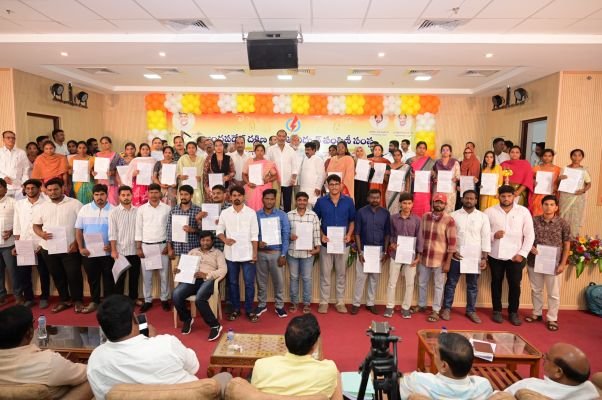 క్లీన్ ఎనర్జీ దిశగా ఏపీ దూకుడు.. విద్యుత్ రంగంపై మంత్రి గొట్టిపాటి ఫోకస్ !