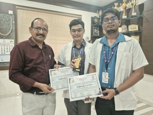 జాతీయ సదస్సులో సత్తా చాటిన నారాయణ ఫార్మసీ విద్యార్థులు