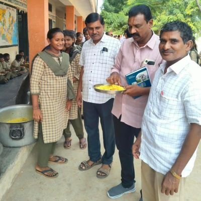 జడ్పిహైస్కూలు సందర్శించిన విద్యాశాఖ అధికారులు: