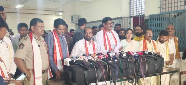 దసరా భక్తజన సందోహానికి ఇంద్రకీలాద్రి సిద్ధం!