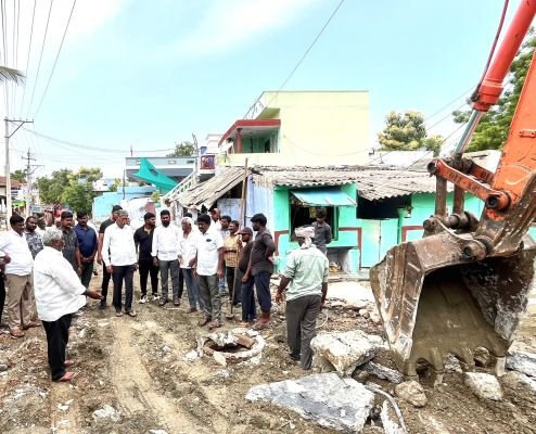 పలు వార్డుల్లో పర్యటించిన వైయస్ మనోహర్ రెడ్డి