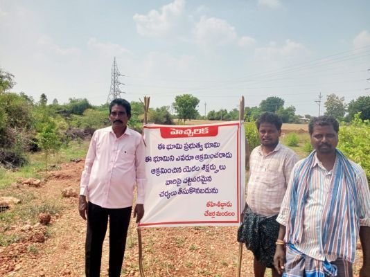 స్మశానం దారి అడ్డుకుంటున్నా పట్టించుకోని అధికారులు 