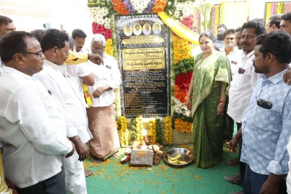 నలభై ఏళ్ల కల నెరవేరింది.. పల్లిపాడులో విలేజ్‌ హెల్త్‌ క్లినిక్‌ ప్రారంభం: కోవూరు ఎమ్మెల్యే వేమిరెడ్డి ప్రశాంతి రెడ్డి 