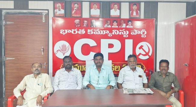 నిత్యవసర ధరలకు కళ్లెం వేయాలి.