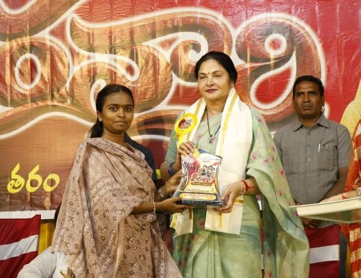 ఆత్మవిశ్వాసంతో ఎదగాలి.. తరం మార్చే శక్తిగా యువతులు నిలవాలి
