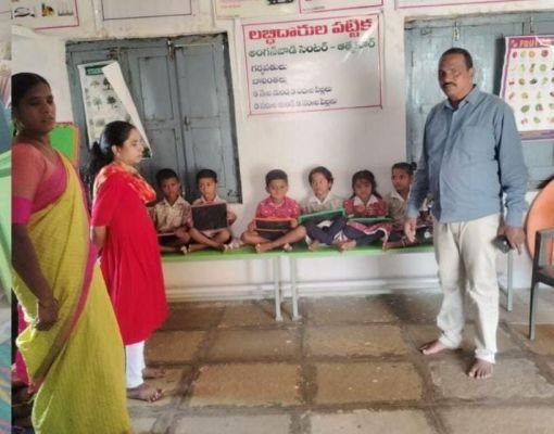 అంగన్వాడీ, పాఠశాలలను పరిశీలించిన ఎంపీడీవో.