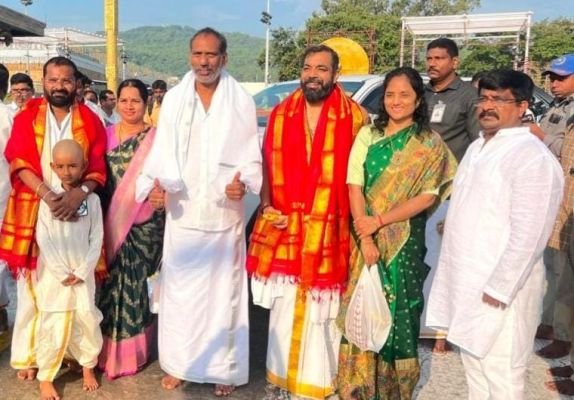 తిరుమల శ్రీవారి సన్నిధిలో మంత్రి,ఎమ్మెల్యేతో మండల ప్రముఖులు