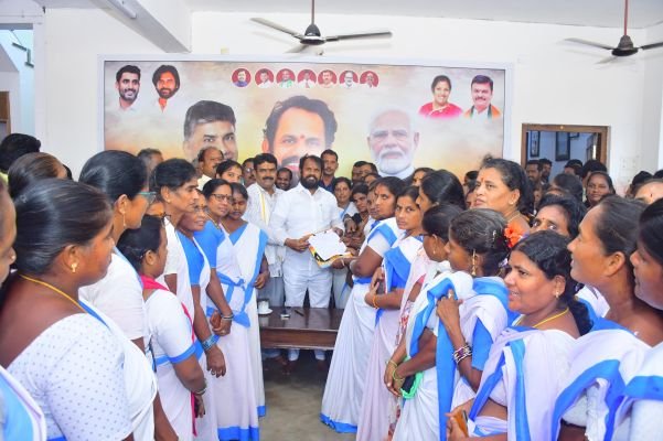 ప్రభుత్వం ఆదుకోవాలని 