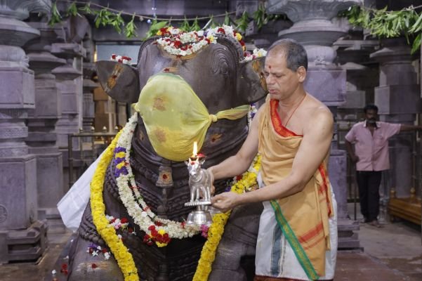 శ్రీశైలంలో నందీశ్వర స్వామికి ప్రత్యేక పూజలు