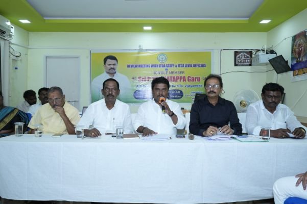 గిరిజనులకు న్యాయం చేయటంలో అలసత్వం ప్రదర్శిస్తే సహించను