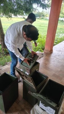 బ్యాలెట్ బాక్సులు మరమ్మత్తులు త్వరగా పూర్తి చేయాలి