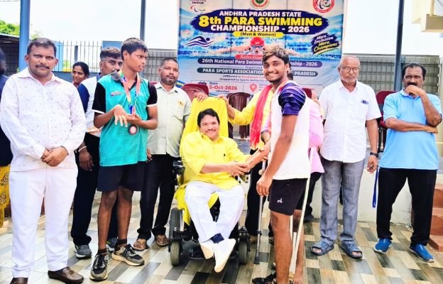 స్విమ్మింగ్ పోటీల్లో  2 సిల్వర్ మెడల్స్ సాధించిన  మండల దివ్యాంగులు