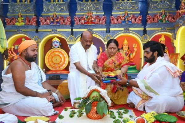 శ్రీదుర్గా మల్లేశ్వరి ఆలయంలో  వరుణయాగం లో పాల్గొన్న సభాపతి అయ్యన్నపాత్రుడు పద్మావతి దంపతులు*  