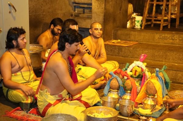 స్వర్ణ గిరిలో కలుశ పంచామృత అభిషేకం*
