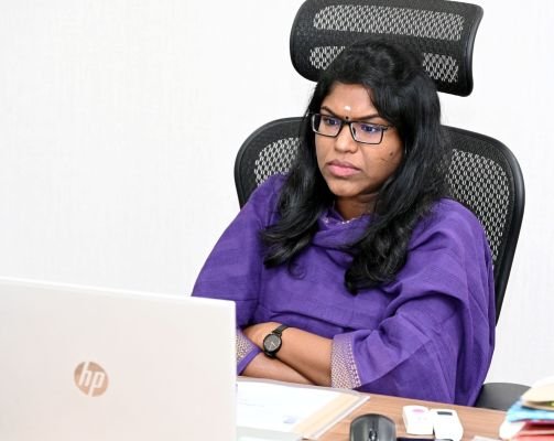 స్థానిక సంస్థల ఎన్నికలకు సంసిద్ధులు కావాలి  -- అధికారులకు జిల్లా కలెక్టర్ వెట్రిసెల్వి ఆదేశం