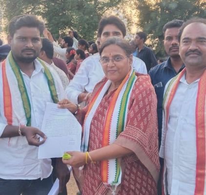రోడ్డు కోసం ఎమ్మెల్యే పద్మావతికి వినతి పత్రం
