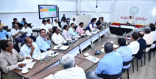 రాజధాని పనులపై నిర్మాణ సంస్థలతో సీఎం చంద్రబాబు సమీక్ష
