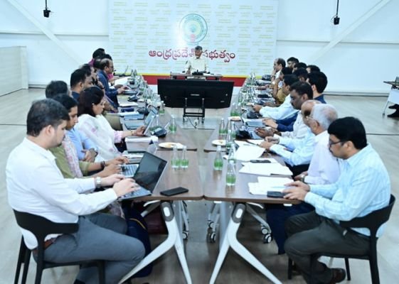 పౌర సేవల్లో నాణ్యతకు ఉద్యోగుల సామర్థ్యమే కీలకం: సీఎం చంద్రబాబు