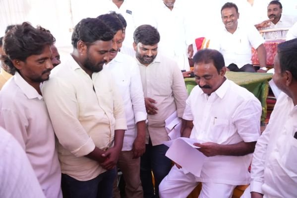 సమస్యల పరిష్కారమే ధ్యేయం - ప్రజా దర్బార్ లో ఎమ్మెల్యే కావ్య కృష్ణరెడ్డి 