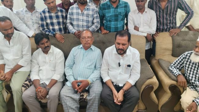 ఫోర్జరీ పత్రాలతో మా భూమిని విక్రయించారు