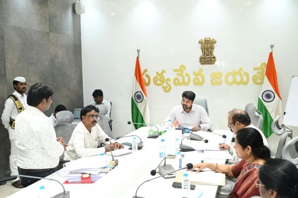 రెవిన్యూ సేవలో జాప్యం చేస్తే చర్యలు తప్పు