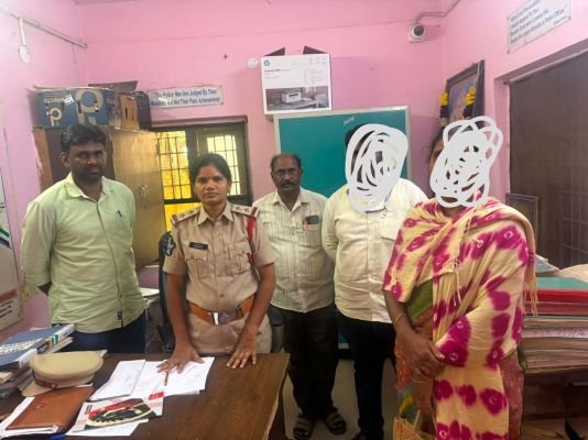 భర్త బతికే ఉన్నా.. మరణ ధ్రువీకరణ పత్రం - పింఛన్ కోసం నకిలీ పత్రాలు.. 