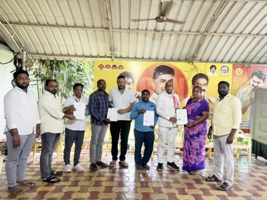 ఆపదలో అండగా ఎమ్మెల్యే బోడే ప్రసాద్ - నలుగురికి రూ.5.66 లక్షల ముఖ్యమంత్రి సహాయ నిధి పత్రాలు పంపిణీ