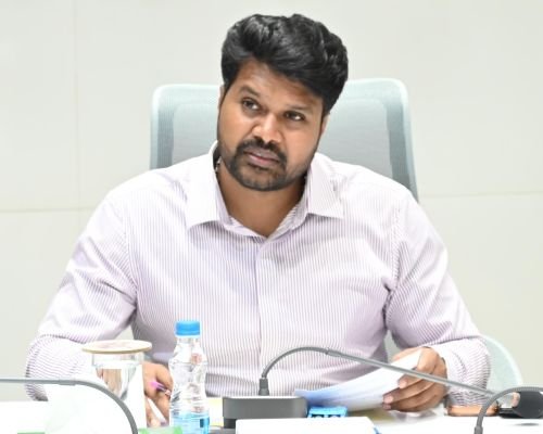 విదేశాలకు వెళ్లే ముందు  పూర్తి సమాచారాన్ని తెలుసుకోవాలి.. జిల్లా కలెక్టర్ డా. మహేష్ కుమార్  