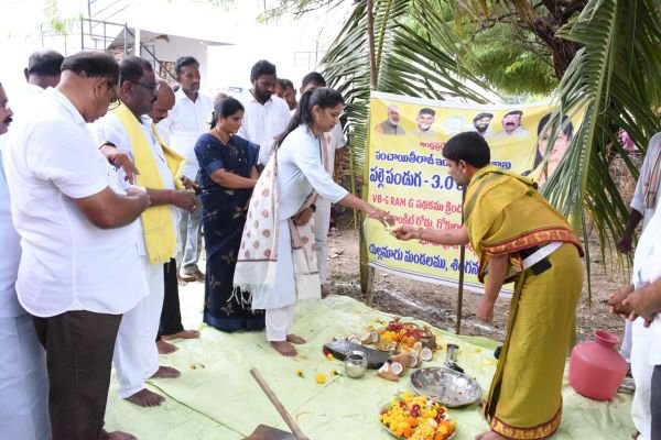 .16.24 కోట్లతో శింగనమలలో రహదారుల అభివృద్ధి  పల్లె పండుగ 3.0 కింద సీసీ, బీటీ రోడ్ల నిర్మాణానికి శ్రీకారం  జంగంపల్లిలో రూ.10 లక్షలతో సీసీ రోడ్డు పనులకు భూమిపూజ  ప్రతి గ్రామానికి మెరుగైన రహదారి సౌకర్యమే లక్ష్యం: ఎమ్మెల్యే బండారు శ్రావణి శ్రీ