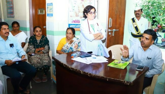 ప్రాథమిక ఆరోగ్య కేంద్రాలను పరిశుభ్రంగా ఉంచాలి                     జిల్లా కలెక్టర్ బి. చంద్రశేఖర్